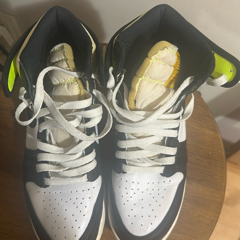 Air Jordan 1 Retro Hugh OG “Volt Gold”